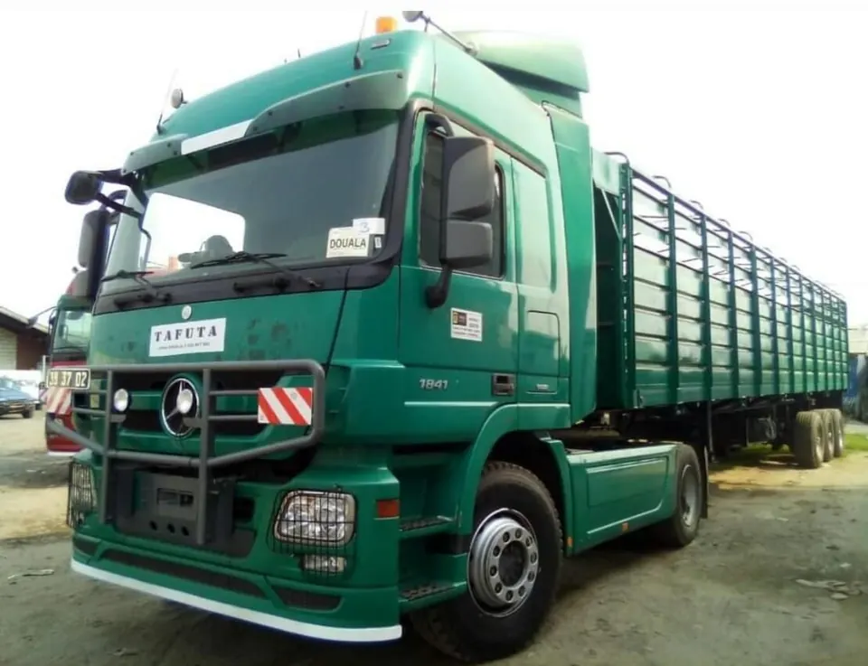 Green Mercedes Actros 1841 with a high-sided trailer ready for a corridor run